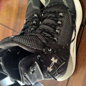 Under Armour Women's Hovr Highlight Ace Volleyball Shoes